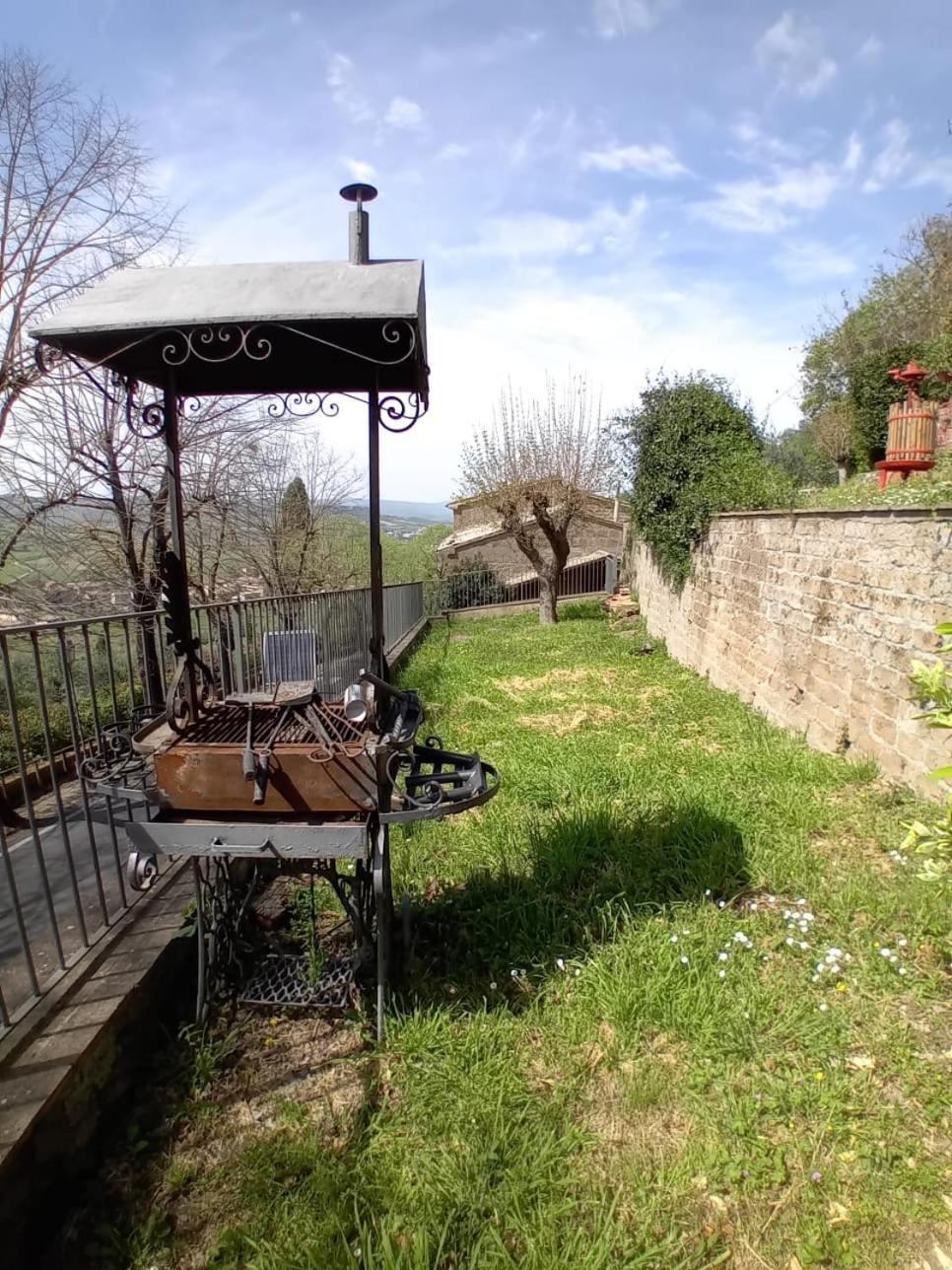 Casa Serafina Trilocale Con Arredi D'Arte E Parcheggio Privato Orvieto Exterior foto